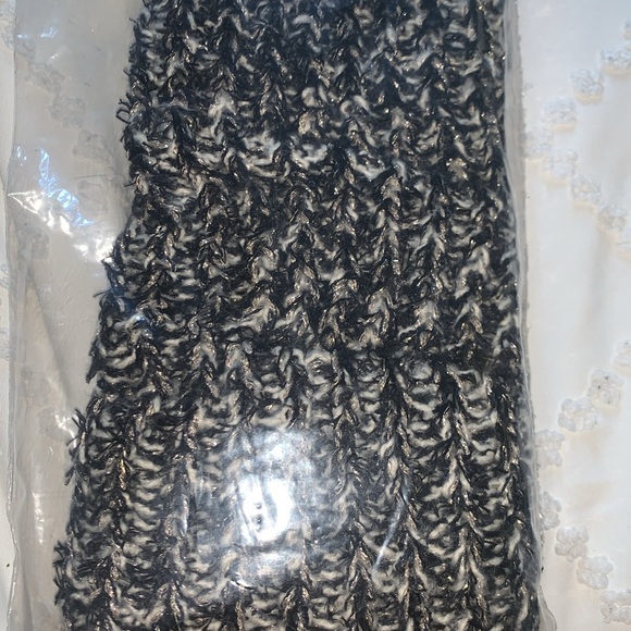 Sparkly Black/White Knit Leg Warmers - Picture 5 of 6